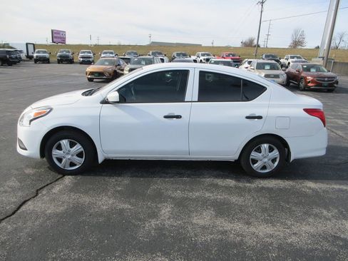 Used 2018 Nissan Versa S image 2
