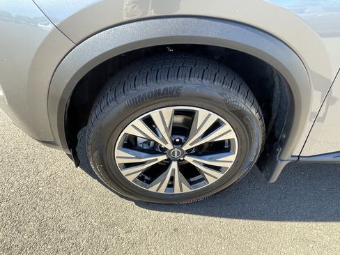 Used 2023 Nissan Rogue SV AWD/4WD image 7