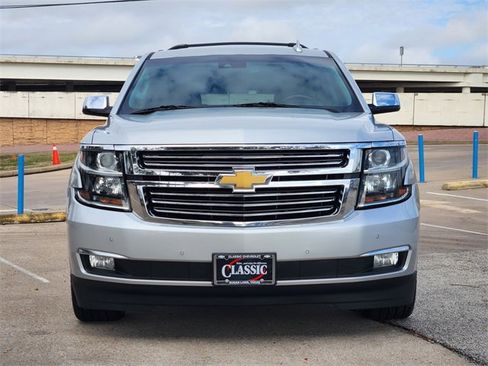 Used 2019 Chevrolet Suburban Premier w/ Premier Plus Edition image 2