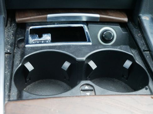 Used 2015 Mercedes-Benz E 400 4MATIC Sedan image 32