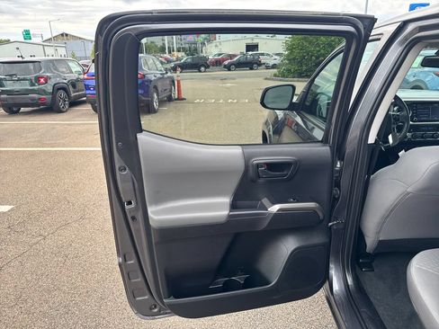 Used 2023 Toyota Tacoma SR5 AWD/4WD image 38