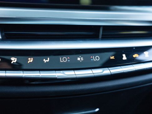 Used 2025 Cadillac Lyriq Sport AWD/4WD image 32