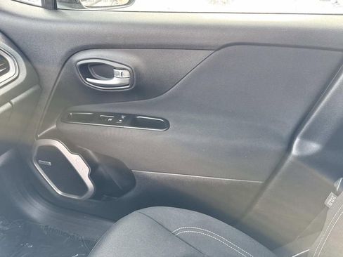 Used 2021 Jeep Renegade Latitude w/ Sun & Sound Group image 23