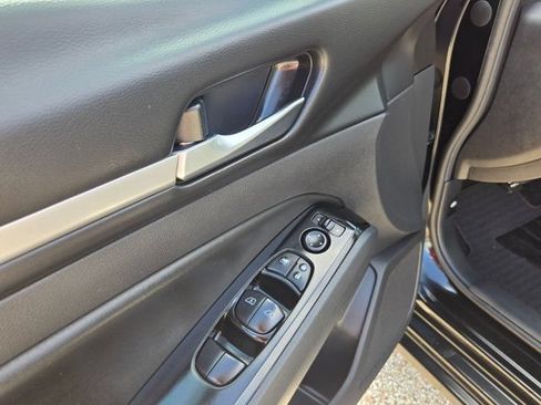 Used 2025 Nissan Altima 2.5 SR FWD image 14