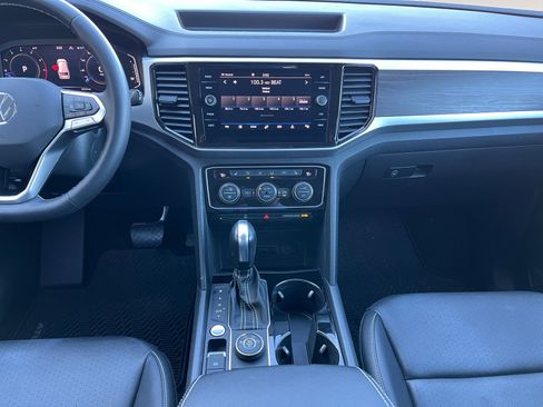 Certified 2023 Volkswagen Atlas SE w/ Black Wheel Package image 11
