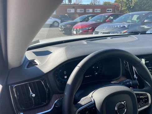 Used 2025 Volvo V60 B5 Cross Country Plus image 35