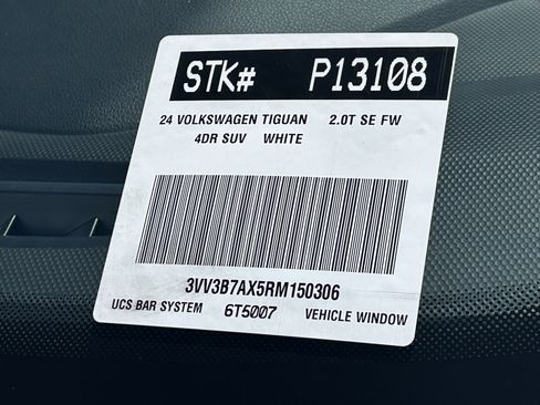 Used 2024 Volkswagen Tiguan SE FWD image 31