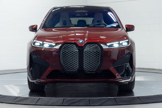 Certified 2024 BMW iX xDrive50 w/ Premium Package AWD/4WD image 5