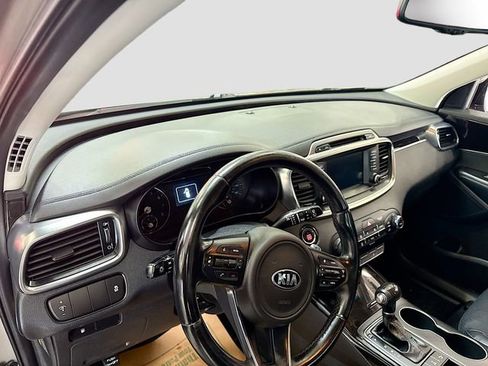 Used 2017 Kia Sorento EX image 10