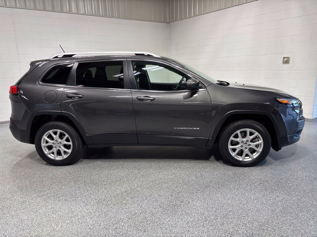 Used 2014 Jeep Cherokee Latitude w/ Cold Weather Group FWD image 8