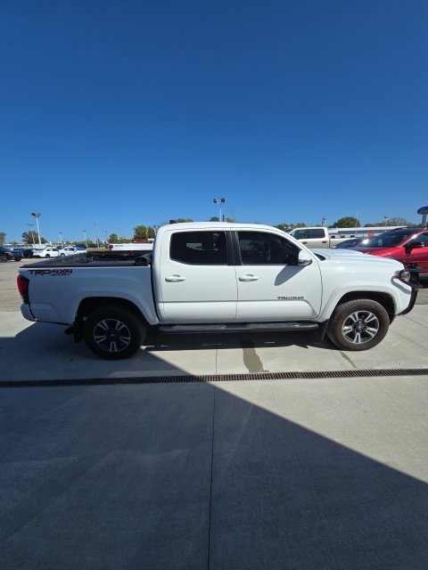 Used 2019 Toyota Tacoma TRD Sport AWD/4WD image 5