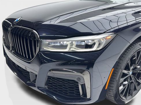 Used 2022 BMW 740i w/ Luxury Rear Seating Package image 5