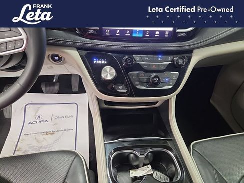 Used 2023 Chrysler Pacifica Limited FWD image 11