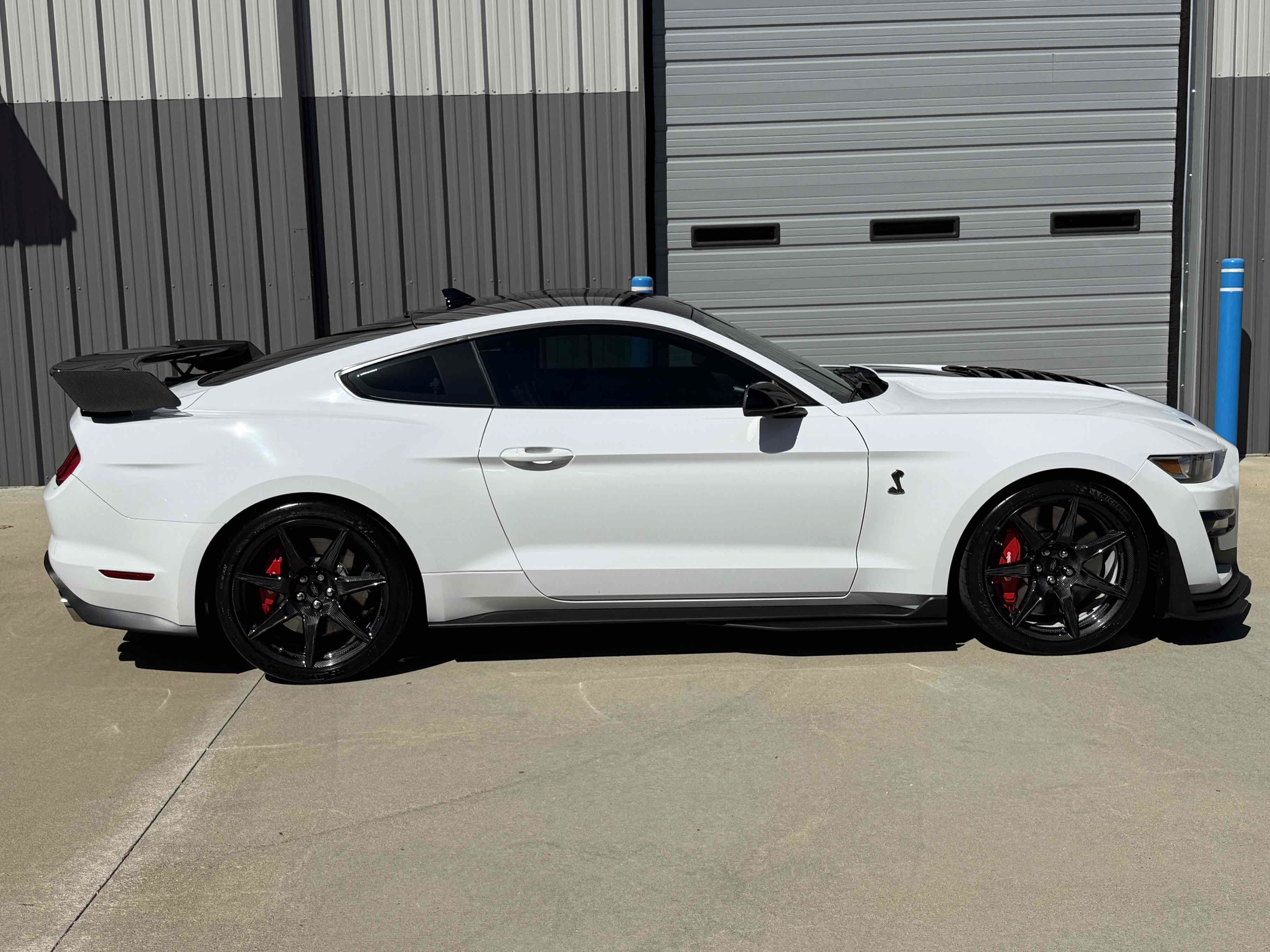 Used 2021 Ford Mustang Shelby GT500 w/ Carbon Fiber Track Pack RWD image 55