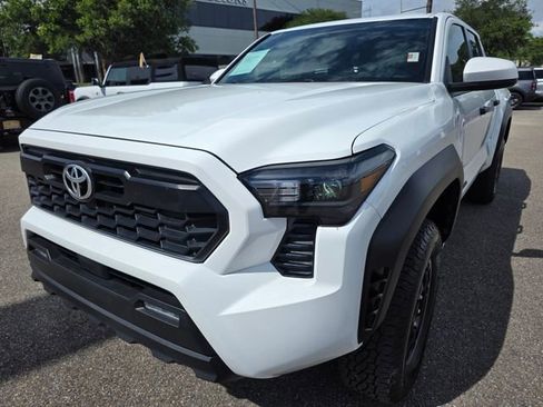 Used 2025 Toyota Tacoma TRD Off-Road AWD/4WD image 4