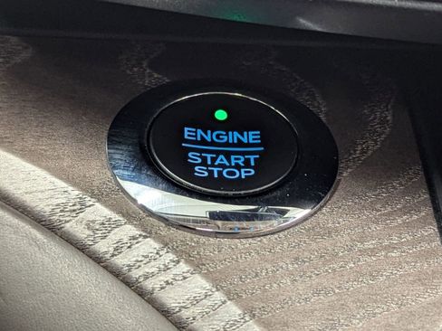 Used 2020 Ford Explorer Platinum w/ Premium Technology Package image 33