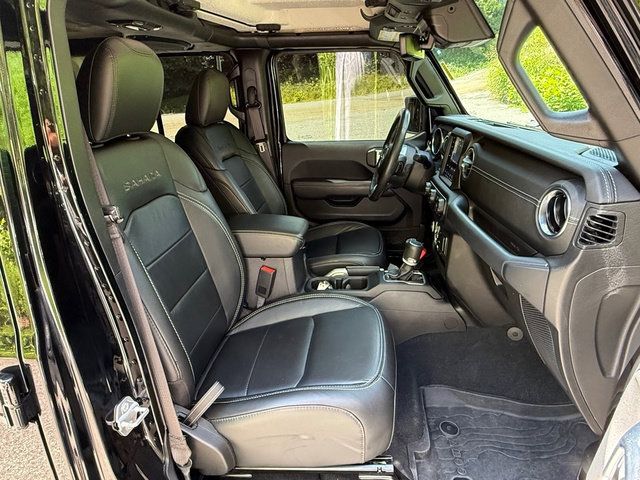 Used 2019 Jeep Wrangler Unlimited Sahara w/ Dual Top Group AWD/4WD image 18