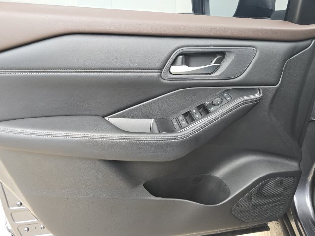 Used 2023 Nissan Rogue SV w/ SV Premium B Package FWD image 21