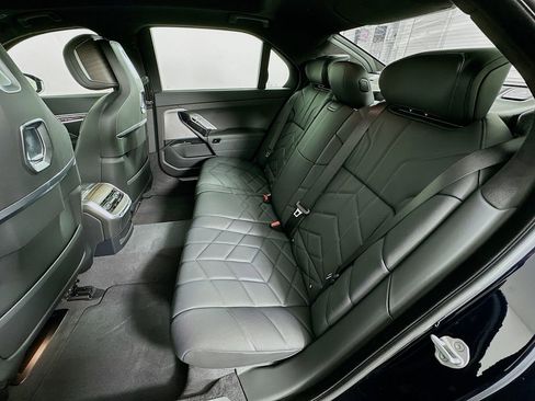 Used 2025 BMW i7 eDrive50 w/ Executive Package image 17