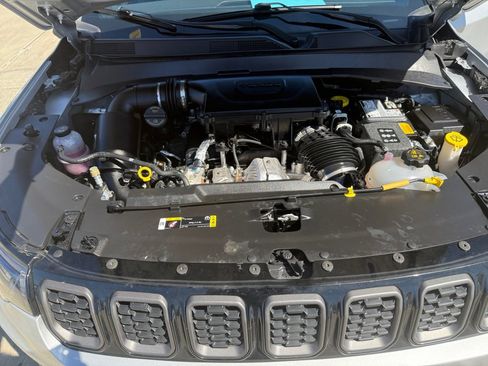 Used 2025 Jeep Compass Latitude w/ Altitude Special Edition image 18