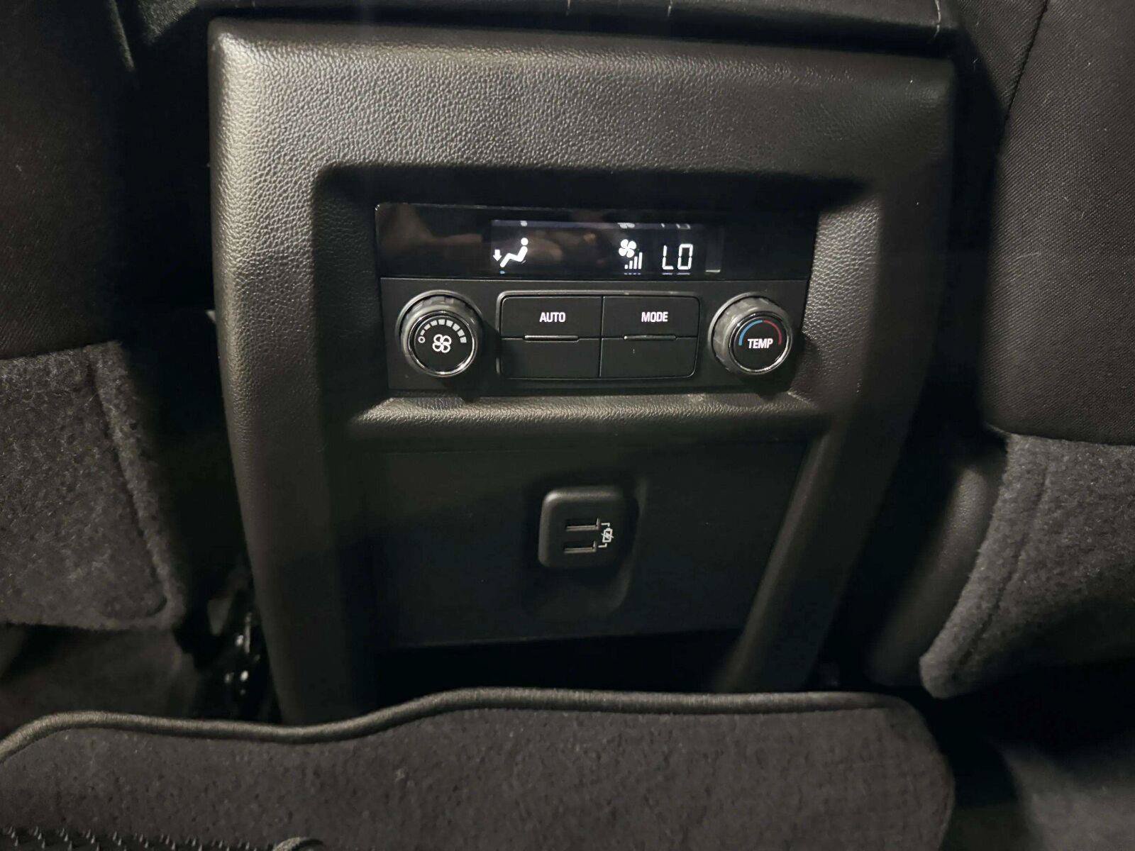 Used 2023 Chevrolet Traverse LT AWD/4WD image 45