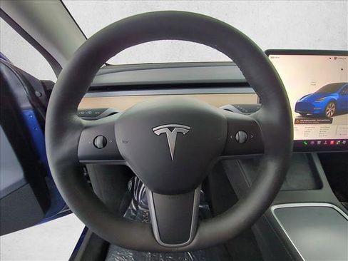 Used 2023 Tesla Model Y Long Range AWD/4WD image 30