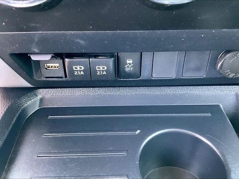 Used 2020 Toyota Tundra SR5 w/ SR5 Leather Package AWD/4WD image 33