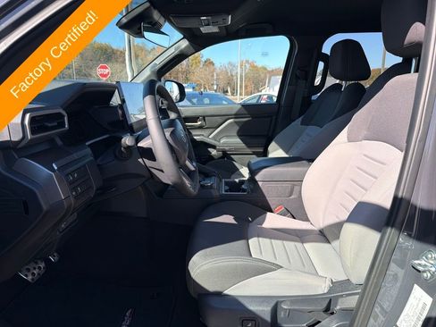 Used 2025 Toyota Tacoma TRD Sport image 11