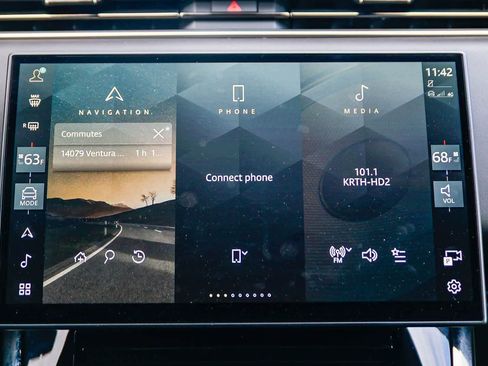 Used 2025 Land Rover Range Rover Sport SE image 14