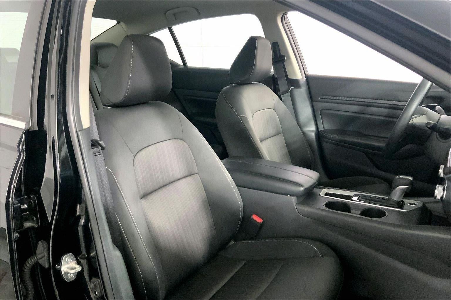 Used 2025 Nissan Altima 2.5 SV FWD image 7