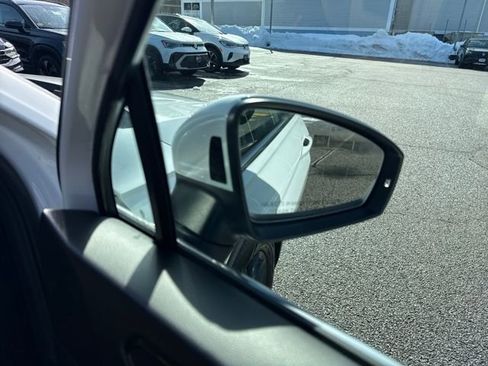 Certified 2024 Volkswagen Tiguan SE w/ Panoramic Sunroof Package image 35