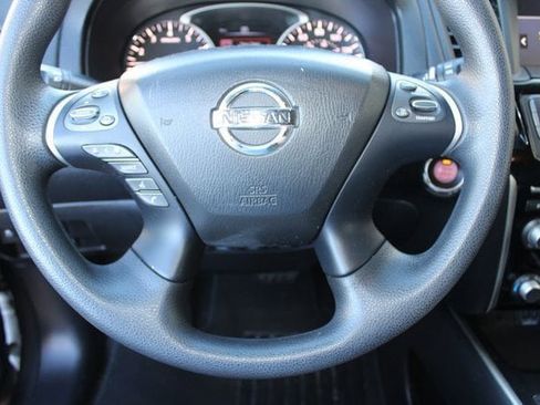 Used 2019 Nissan Pathfinder S image 11