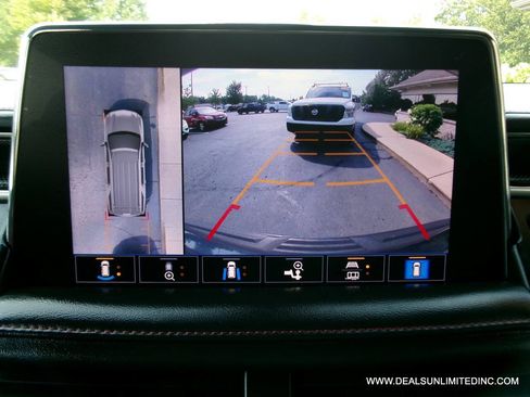 Used 2021 Chevrolet Suburban RST w/ Luxury Package AWD/4WD image 17
