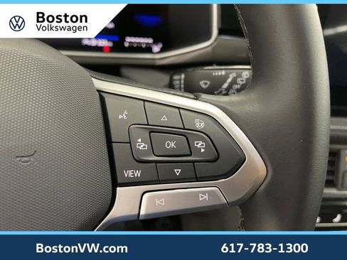 Used 2025 Volkswagen Taos SE image 16