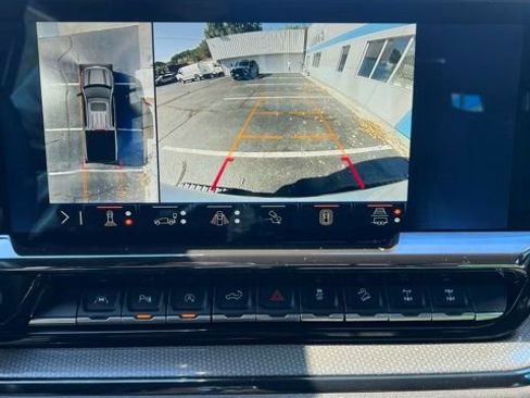 Used 2024 Chevrolet Silverado 1500 ZR2 w/ Technology Package image 38