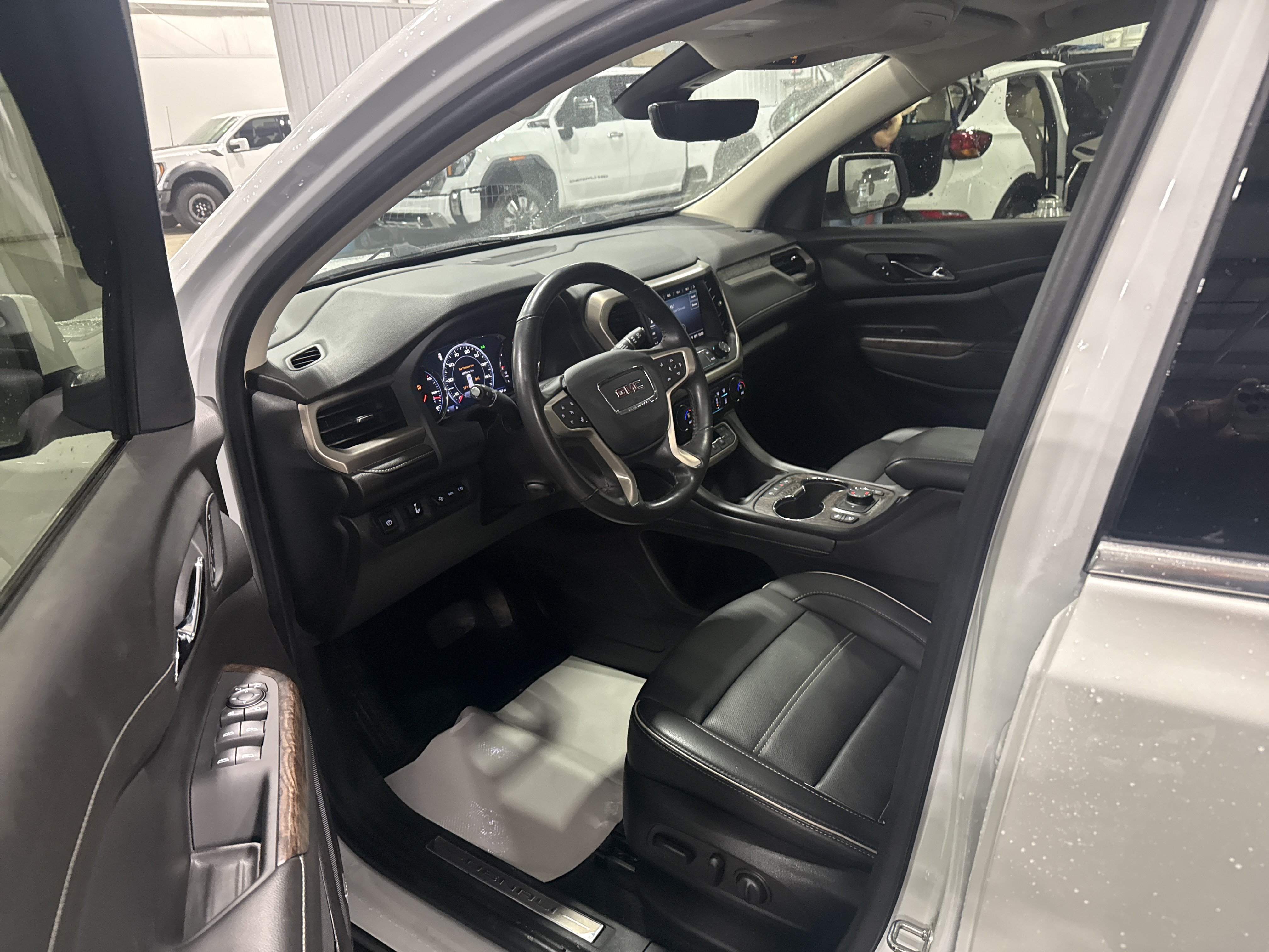 Used 2022 GMC Acadia Denali w/ GMC Pro Grade Package AWD/4WD image 7