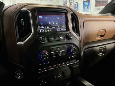 Used 2020 Chevrolet Silverado 1500 High Country w/ Technology Package AWD/4WD image 22