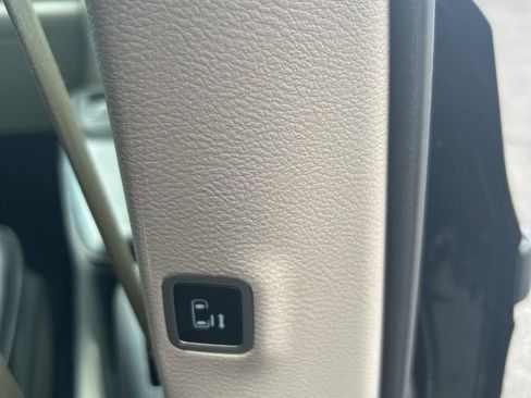 Used 2023 Chrysler Pacifica Touring-L FWD image 49