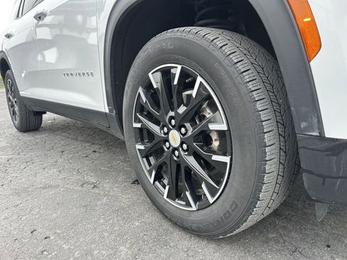 Used 2025 Chevrolet Traverse LT w/ Sun and Wheel Package AWD/4WD image 11