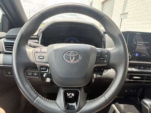 Used 2025 Toyota Camry SE FWD image 21