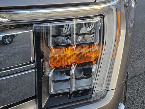 Used 2021 Ford F150 Lariat image 12