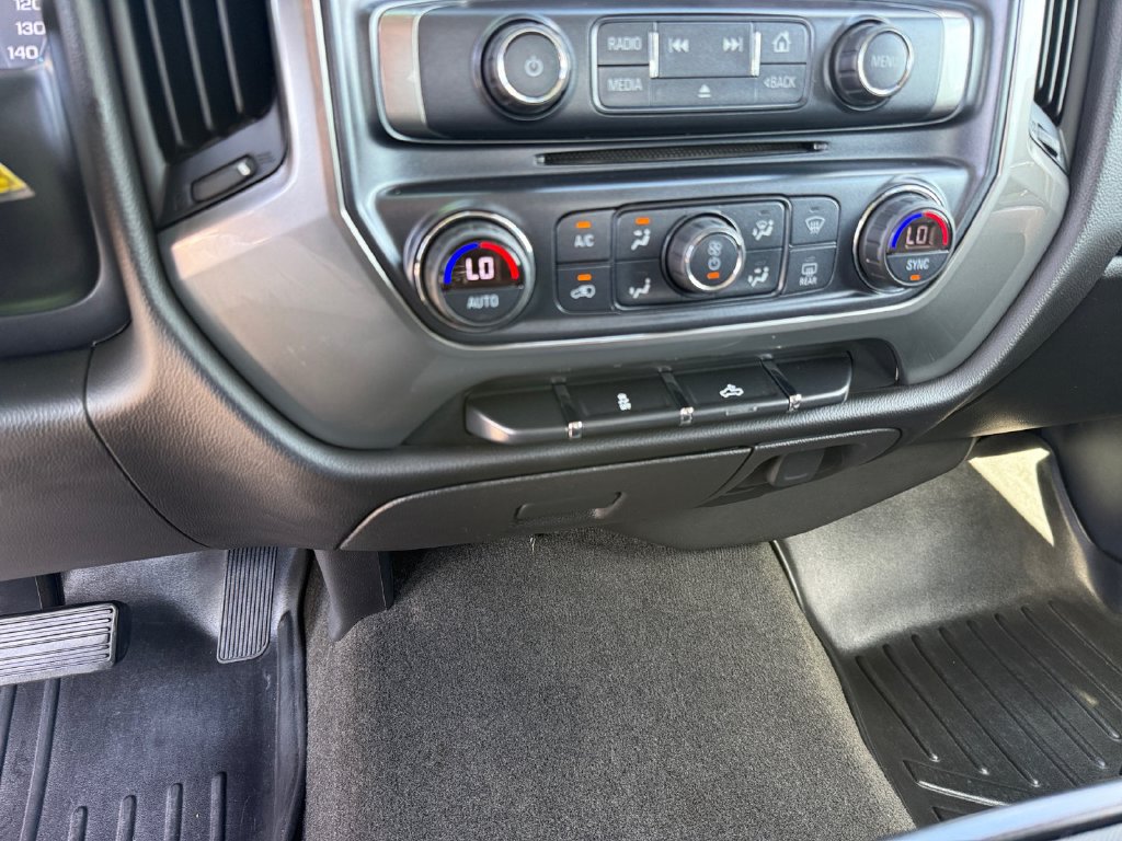 Used 2018 Chevrolet Silverado 1500 LT w/ LT Eassist Package AWD/4WD image 20