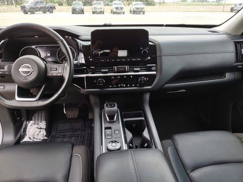 Used 2025 Nissan Pathfinder SL AWD/4WD image 13