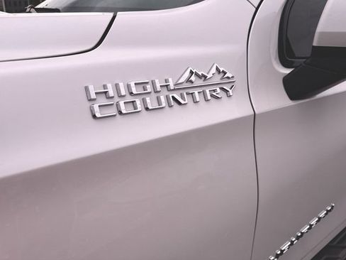 Used 2024 Chevrolet Suburban High Country w/ Advanced Technology Package AWD/4WD image 32