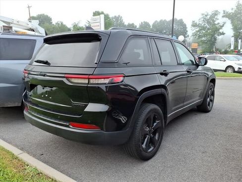 Used 2023 Jeep Grand Cherokee Limited w/ Black Appearance Package AWD/4WD image 6