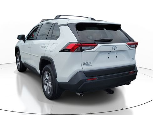 Used 2025 Toyota RAV4 XLE AWD/4WD image 4