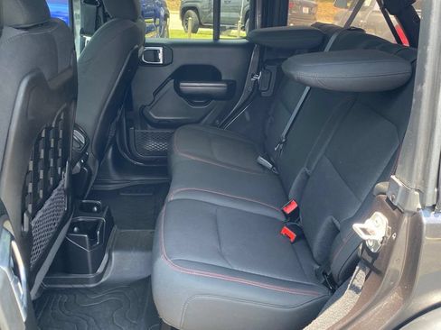 Used 2020 Jeep Wrangler Unlimited Rubicon w/ Cold Weather Group AWD/4WD image 8