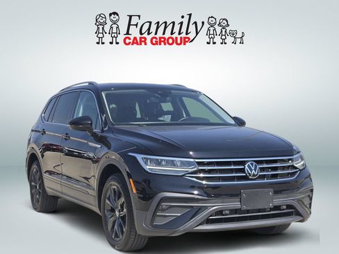 Used 2024 Volkswagen Tiguan SE FWD image 2