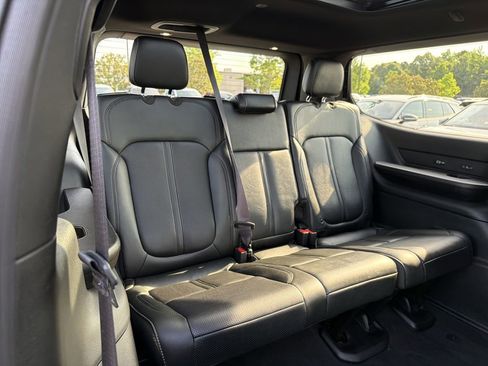 Used 2023 Jeep Wagoneer Series II AWD/4WD image 17