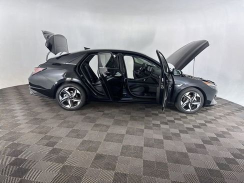 Used 2022 Hyundai Elantra Limited w/ Cargo Package image 16